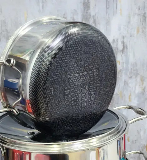 سرویس قابلمه استیل 12 پارچه دو طرف لیزری مارک لایف اسمایل مدل P-18